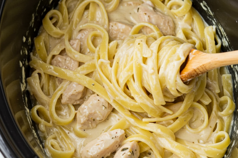 Slow Cooker Chicken Alfredo Pasta